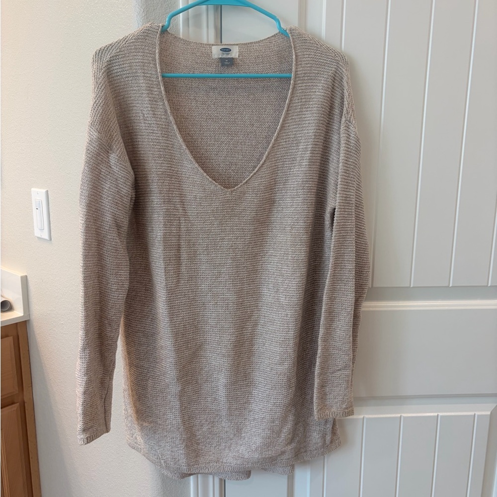 Old Navy Women's V-Neck Sweater in Light Tan